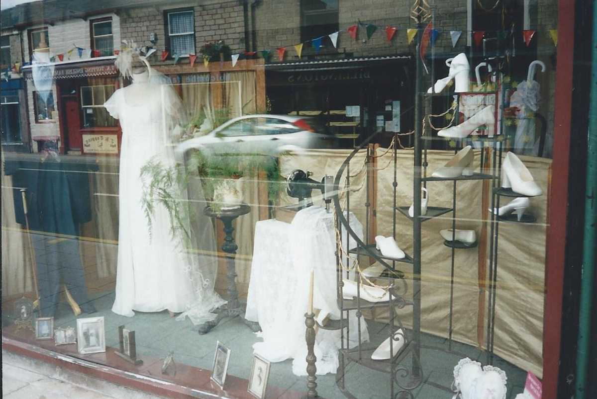 Shop Window - Bridge Street. Window decorated for Millenium Festival catalogued at Bury Archives as RHS/21/3/2/34
03 - Shops, Restaurants & Hotels - 02 - Individual shops
Keywords: Bury-Archive