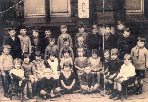 Summerseat Methodist School class 1932?
05 - Education - 01 - Primary Schools
Keywords: Bury-Archive