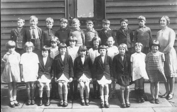 St.Pauls Day School class; primary;1931 Taken outside outbuilding now demolished.
05 - Education - 01 - Primary Schools
Keywords: Bury-Archive