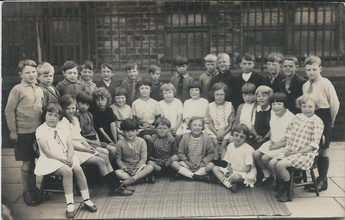 Peel Brow School - Form photo 
05 - Education - 01 - Primary Schools
Keywords: Bury-Archive