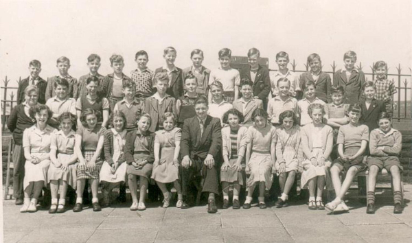 Peel Brow Secondary Modern School c 1952- 2 photos 
05 - Education - 02 - Secondary Schools
Keywords: Bury-Archive