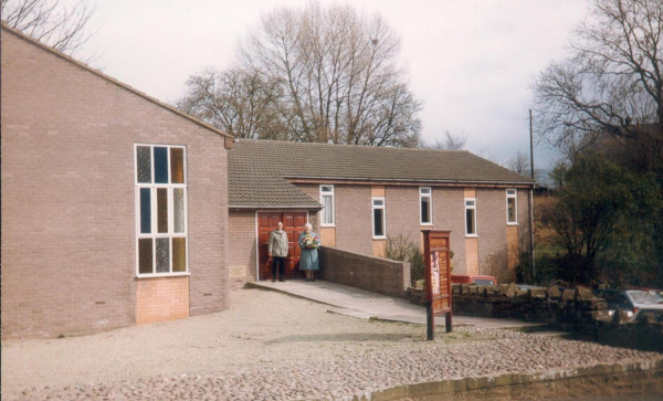 Olivet Pentecostal Church Carr Street Ramsbottom 1990 with minister Mr. A.B. Robertson and Mrs. Britton 
06 - Religion - 02 - Church Activities
Keywords: Bury-Archive
