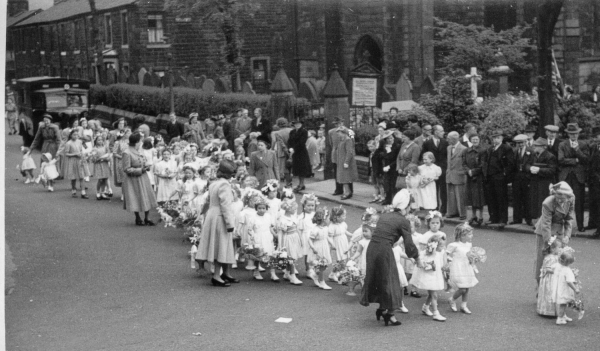 1947 or 1948, St Pauls Whit Walk, outside St Pauls ,. in Crow Lane.
06 - Religion - 02 - Church Activities
Keywords: Bury-Archive
