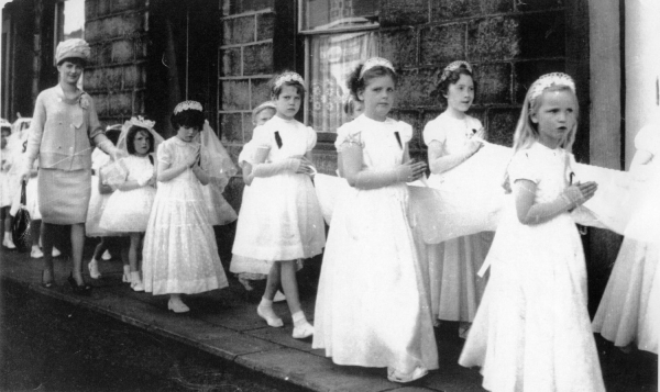 St Josephs Whit walks in Queen Street.1950'S & 1960's 4 pics-1958,1963,1964(2)Some names on backs of photos.
06 - Religion - 02 - Church Activities
Keywords: Bury-Archive