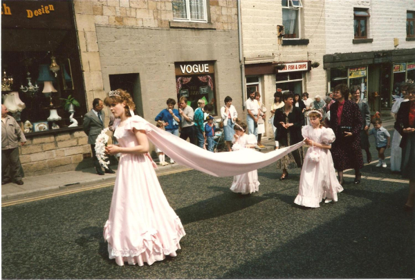 Whit walks in Ramsbottom 1987-8 photos
06 - Religion - 02 - Church Activities
Keywords: Bury-Archive