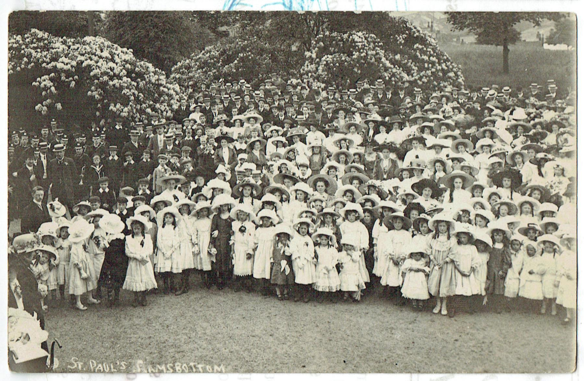 St. Paul's Whit walks - St Paul's Whit Walk, c1910 - in the grounds of Carr Bank House. St Paul?s walkers sang outside the houses of important persons, according to Edna Ashworth nee Hall: ?Later we sang at Carr Bank (was it Dr DEAN's?), Henry HEYS at the
06 - Religion - 02 - Church Activities
Keywords: Bury-Archive