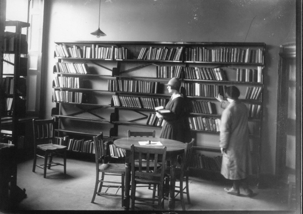 2 of 1930s Rams Library, corner Bridge St & Market Place Now Denise Smiths shop
07 - Government and Politics - 02 - Government and Public buildings
Keywords: Bury-Archive