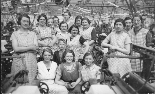 Workers at Holme Mill, Rams. 1930s. 
08 - History - 03 - Working Life
Keywords: Bury-Archive