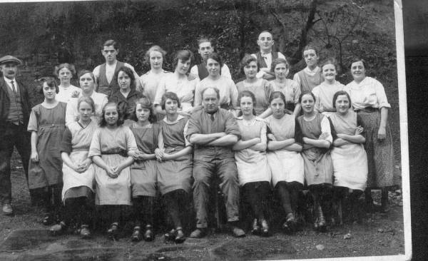 c.1924.  Weavers & tacklers, Barlows Mill, Edenfield
08 - History - 03 - Working Life
Keywords: Bury-Archive