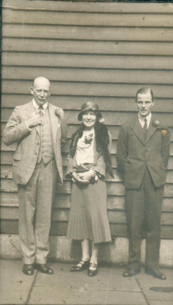 Col. A. T. Porritt, Mrs Porritt, & Son Richard W Porritt at St Pauls 1931
09 - People and Family - 01 - Families
Keywords: Bury-Archive