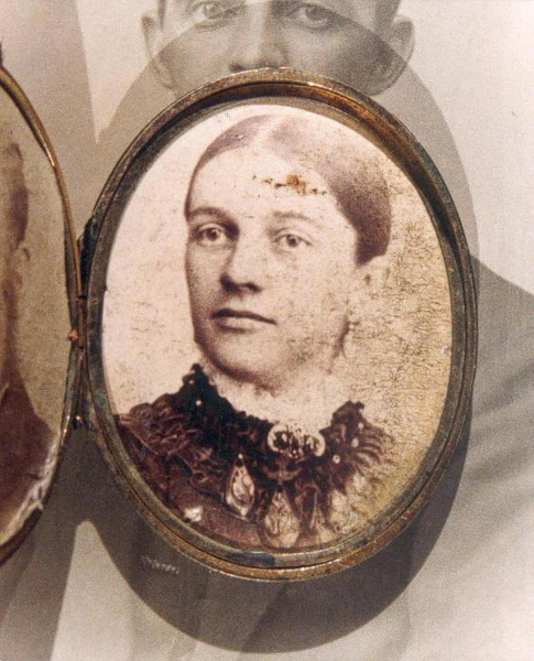 4- Joy Bussen nee Whitaker,late Ramsbottom now Australia Her family and ancestors. Connected with Spencers Engraving Works. See also Mainarch 0545
09 - People and Family - 01 - Families
Keywords: Bury-Archive