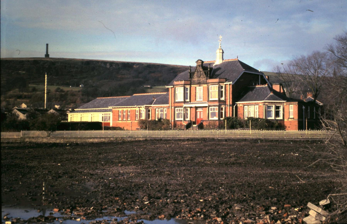 Ramsbottom Cottage Hospital
11 - Health and Welfare - 01 - Medical buildings
Keywords: Bury-Archive