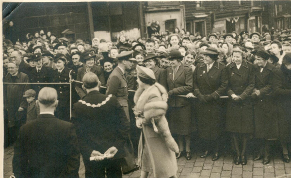 Visit of George VI & Queen Elizabeth to Ram 1945? 
12 - Customs and Traditions - 01 - National Events
Keywords: Bury-Archive