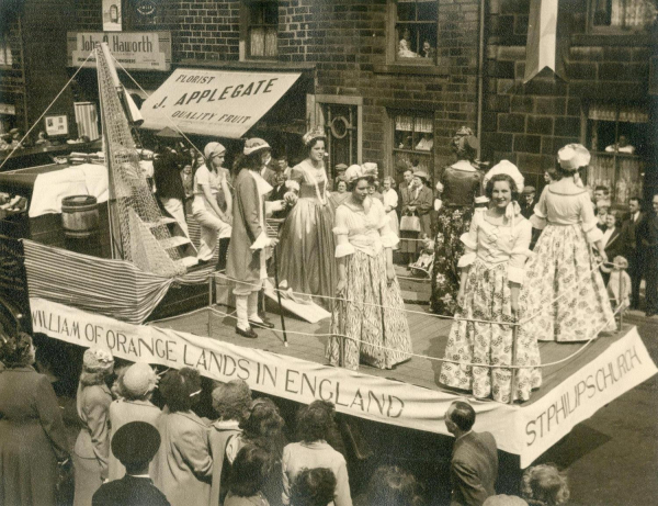 Ramsbottom Coronation Procession 6 June 1953 11 photos taken by Norman Tomlinson Of 72 Peel Brow Location Bolton Street across from Clarence Hotel
12 - Customs and Traditions - 01 - National Events
Keywords: Bury-Archive