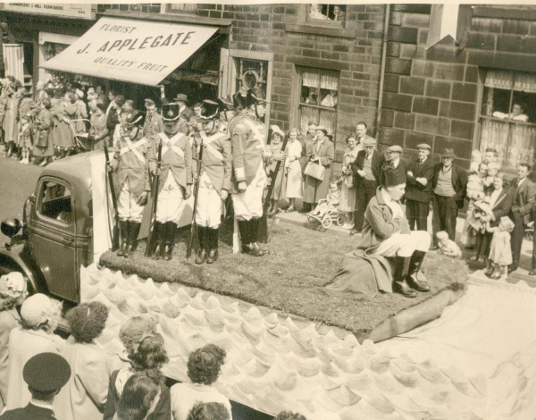 Ramsbottom Coronation Procession 6 June 1953 11 photos taken by Norman Tomlinson Of 72 Peel Brow Location Bolton Street across from Clarence Hotel
12 - Customs and Traditions - 01 - National Events
Keywords: Bury-Archive