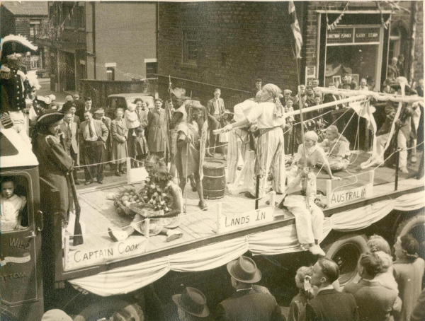 Ramsbottom Coronation Procession 6 June 1953 11 photos taken by Norman Tomlinson Of 72 Peel Brow Location Bolton Street across from Clarence Hotel
12 - Customs and Traditions - 01 - National Events
Keywords: Bury-Archive