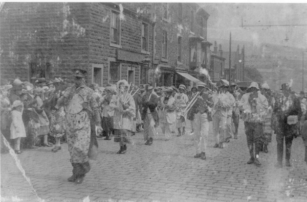 1909 Ramsbottom Carnival at lower end of Bridge Street.
12 - Customs and Traditions - 02 - Local Events
Keywords: Bury-Archive