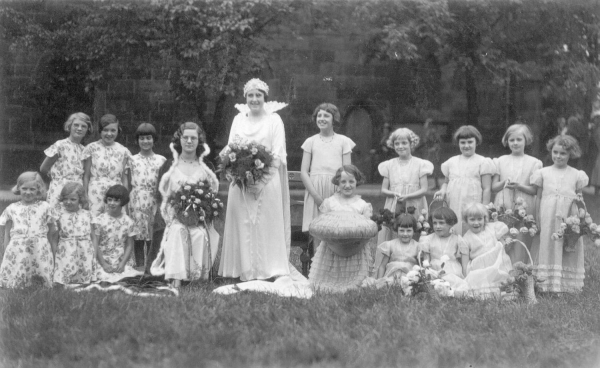 1930's Stubbins Congregational Rose Queens.
12 - Customs and Traditions - 02 - Local Events
Keywords: Bury-Archive