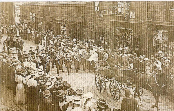 Rose Queen float  Taken on Nuttall Lane near Old Dunn Horse
12 - Customs and Traditions - 02 - Local Events
Keywords: Bury-Archive