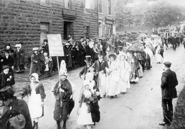 Helmshore Rose Queen procession July 1910 
12 - Customs and Traditions - 02 - Local Events
Keywords: Bury-Archive