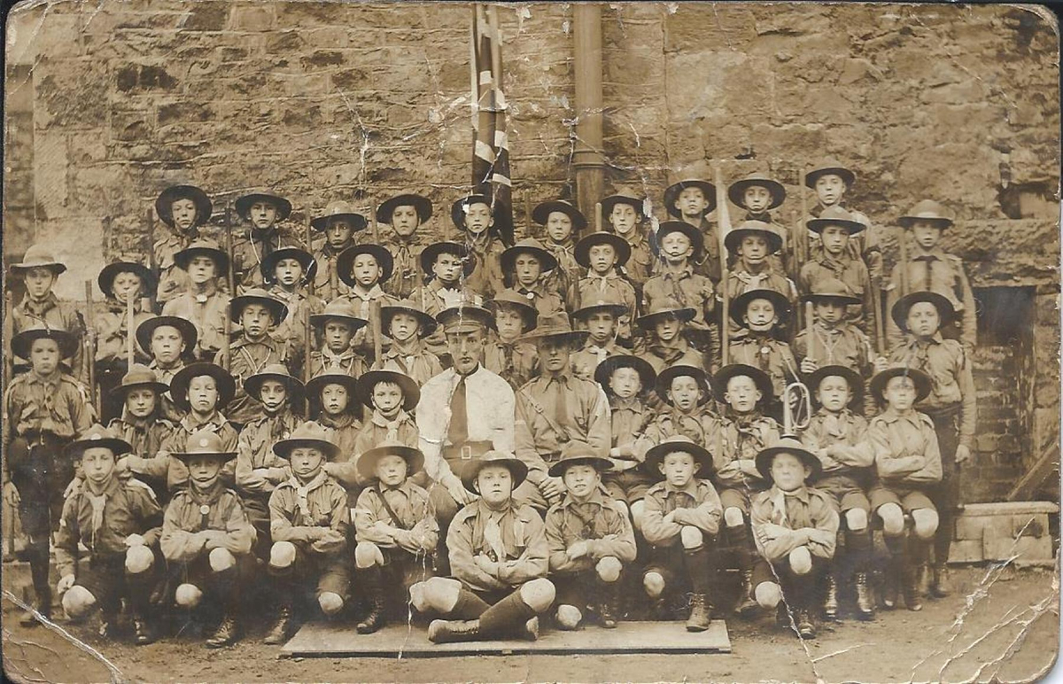 Boy Scouts, Ramsbottom - Including: Frank Taylor, Frank Hutchinson, Frank Gill, Jim Taylor. Pos. bus on the left. 
13 - Community Organisations - 02 - Holcombe Young Men
Keywords: Bury-Archive
