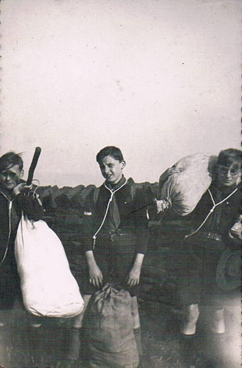  Scout Camp Holcombe Moor, Whit  Week 1939
14 - Leisure - 02 - Sport and Games
Keywords: Bury-Archive