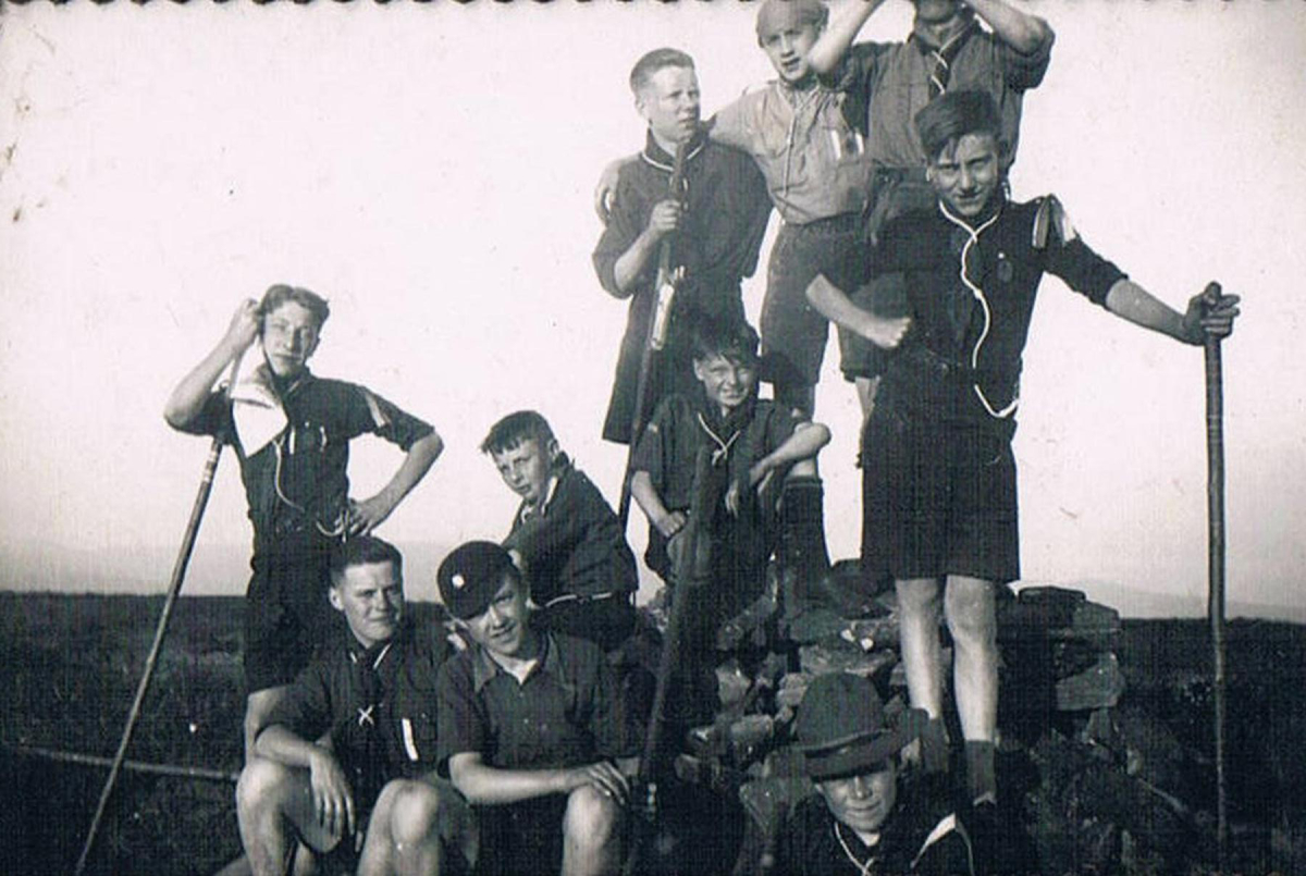  Scout Camp Holcombe Moor, Whit  Week 1939
14 - Leisure - 02 - Sport and Games
Keywords: Bury-Archive
