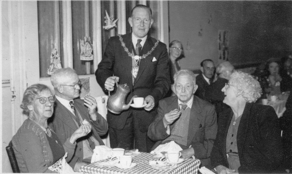 Ramsbottom Sunshine Club: ? 90th birthday party in 1949. Also. . .2 pics of Sunshine club leaving Ramsbottom for trip to Colwyn Bay 17/10/1949 
14 - Leisure - 04 - Events
Keywords: Bury-Archive
