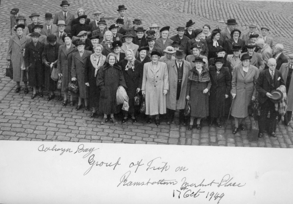 Ramsbottom Sunshine Club: ? 90th birthday party in 1949. Also. . .2 pics of Sunshine club leaving Ramsbottom for trip to Colwyn Bay 17/10/1949 
14 - Leisure - 04 - Events
Keywords: Bury-Archive