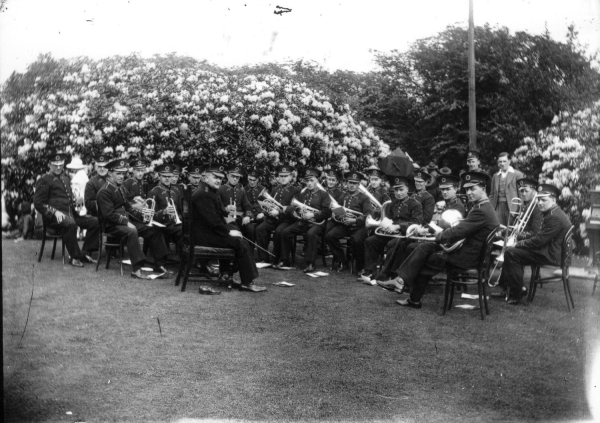 1602 leis cup Dance bands in Earns in the 1930's and 40's-5 photos lamed EBM;The Havana Syncopated ; Popular Band ; Melody Makers Dance Band
14 - Leisure - 04 - Events
Keywords: Bury-Archive
