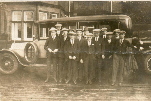1927 Group of men ready for outing, beside tourer charabanc 
14 - Leisure - 04 - Events
Keywords: Bury-Archive