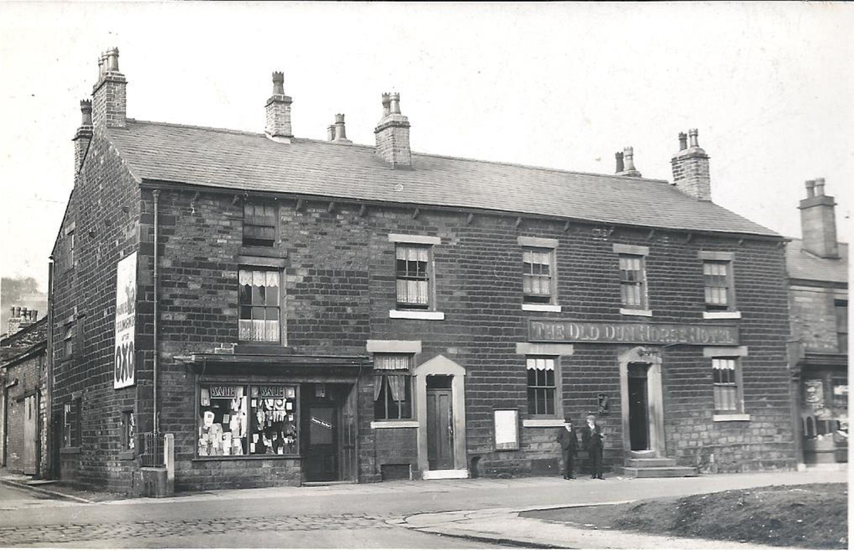 The Old Dunn Horse Hotel - Lady and two young girls  with a dog outside front door 
14 - Leisure - 05 - Pubs
Keywords: Bury-Archive