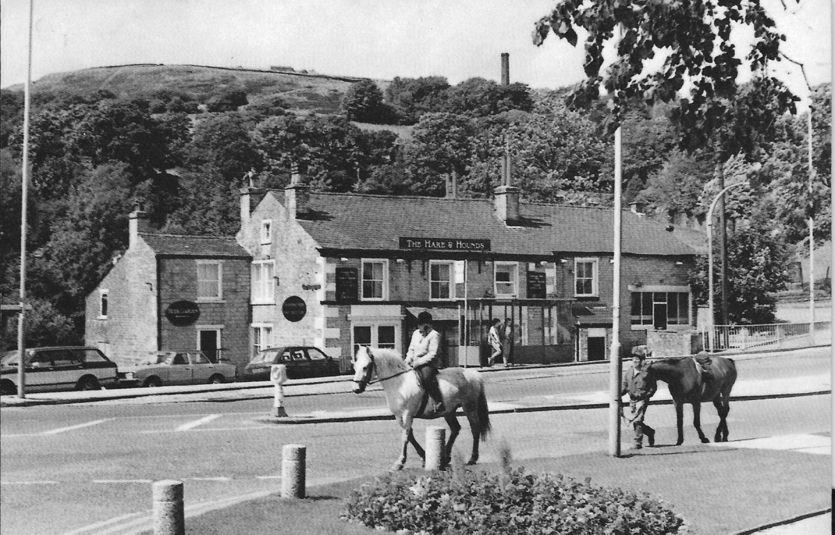 Hare and Hounds, Holcombe Brook Horses passing by. -
14 - Leisure - 05 - Pubs
Keywords: Bury-Archive