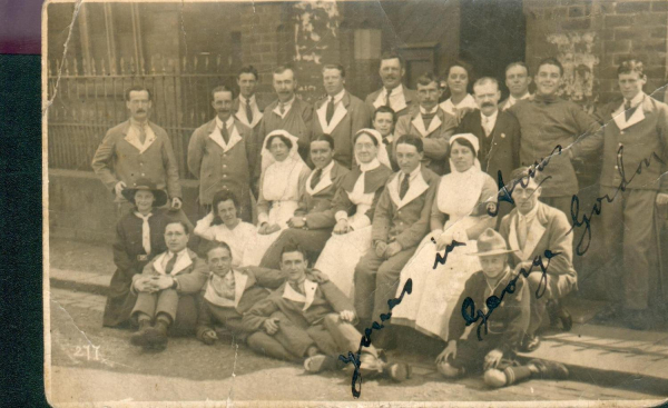 Wartime group outside hospital 1914/1918  WW1 Where not known. Signed Yours in arms.  George Gordon 1914-1918
15 - War - 01 - World War I
Keywords: Bury-Archive
