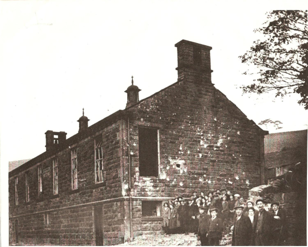 Holcombe School zeppelin damage 1916
15 - War - 01 - World War I
Keywords: Bury-Archive