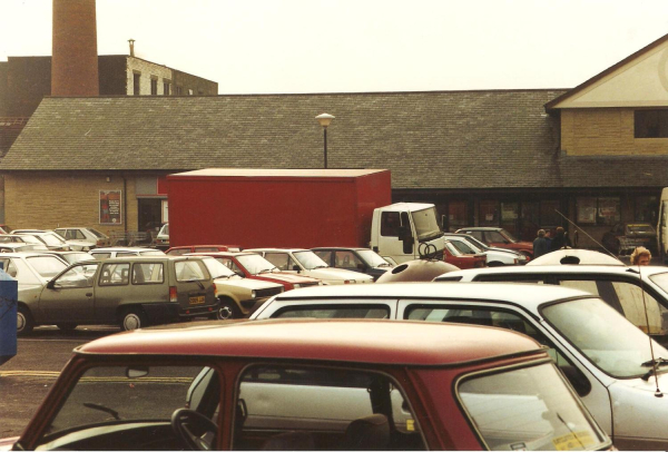 Road congestion traffic in Rams -heavy goods buses parking 14 photographs excellent quality probably 1980 
16 - Transport - 01 - Car and Roads
Keywords: Bury-Archive