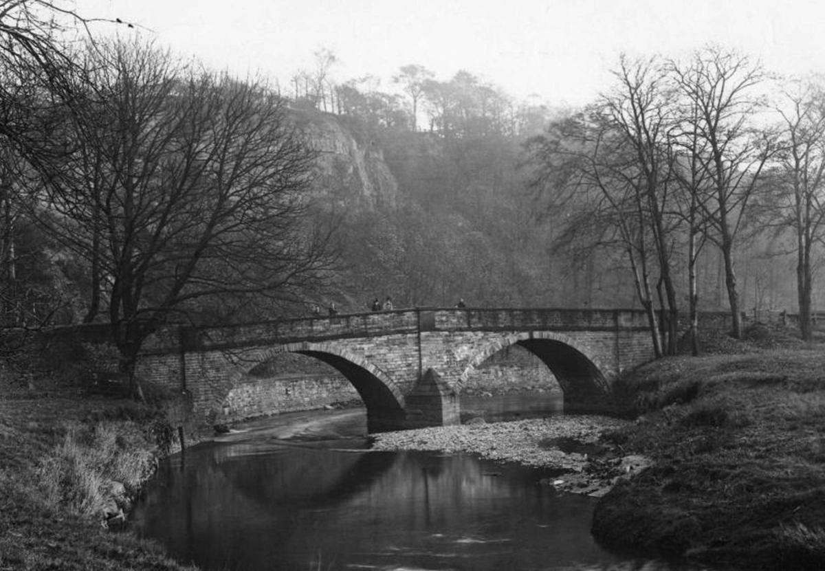 Nuttall Bridge, looking east, before its collapse in November 1928 
16 - Transport - 01 - Car and Roads
Keywords: Bury-Archive