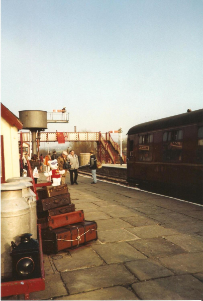 Rams rail station decorated 1991 for Chinese delegation(3) 
16 - Transport - 03 - Trains and Railways
Keywords: Bury-Archive