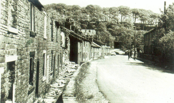 Railway Street Summerseat looking towards Rowlands Street 1950's ? 
17 - Buildings and the Urban Environment - 05 - Street Scenes
Keywords: Bury-Archive