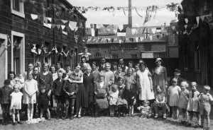 1935 Jubilee of George V. Street party, Dale St. Stubbins   Rose Bank Print works in background1935 Jubilee of George V. or Coronation of George VI 1937.  Street party, Dale St. Stubbins   Rose Bank Print works in background
17-Buildings and the Urban Environment-05-Street Scenes-027-Stubbins Lane and Stubbins area
Keywords: 1945