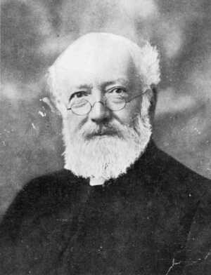 Rev W.(Hume) Elliot For 33 years pastor of St.Andrews'Dundee. He was at St. Andrews' Dundee Presbyterian Church Bolton St from 1874 - 1907 ,
17-Buildings and the Urban Environment-05-Street Scenes-031 Bolton Street
Keywords: 1945