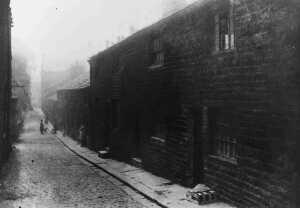 Back Carr St. Before demolition in 1935
17-Buildings and the Urban Environment-05-Street Scenes-006-Carr Street and Tanners area
Keywords: 1945