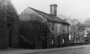 Was the Toll bar house on Bridge St. Peel Bridge. Now garden, became Riverside Picnic Area 1994
17-Buildings and the Urban Environment-05-Street Scenes-003-Bridge Street
Keywords: 1945