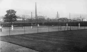 Hepburns Square Works Sports Ground in 1920s. Tennis courts factory chimneys in background (1 of 4) 
17-Buildings and the Urban Environment-05-Street Scenes-026-Square Street area
Keywords: 1945