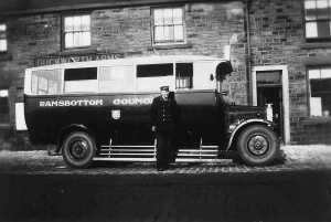 RUDC petrol bus Thorneycroft T type TC780/TC4907. New 1923. Outside Duckworth Arms in 1923 
to be catalogued
Keywords: 1945