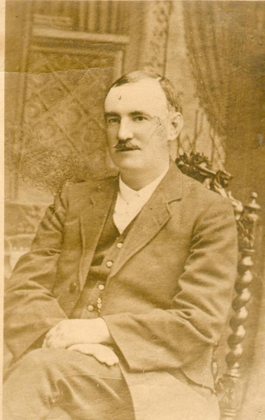 Mr Bott: teacher in Ramsbottom   Alternate Reference-1044 Notes-   RHSBA-1044 RHS/21/9/1/21 1 postcard
09 - People and Family - 01 - Families
Keywords: Bury-Archive