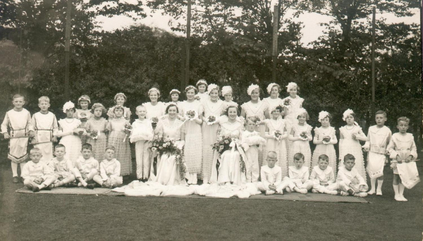 St Andrews Rose Queen and attendantsSt Andrews Rose queens & attendants in 1930s (1 of 12 photos in Bury Archive) 
12 - Customs and Traditions - 02 - Local Events
Keywords: Bury-Archive