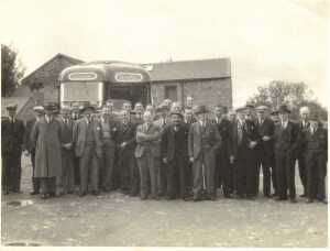 Works excursion from Rosebank Print Works Mill or Edenwood Mill c 1950 s 
people
Keywords: 1985