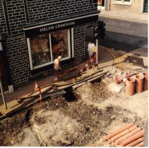 Bridge St, Repairing a collapsed culvert, Sat 6th May 1984
17-Buildings and the Urban Environment-05-Street Scenes-003-Bridge Street
Keywords: 1985