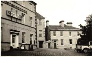 The Grant Arms, Civic Hall, and Market Place. . 1974 or before 
14-Leisure-05-Pubs-012-Grant Arms
Keywords: 1985